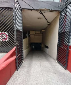 Entrada estacionamiento departamento en venta en la condesa